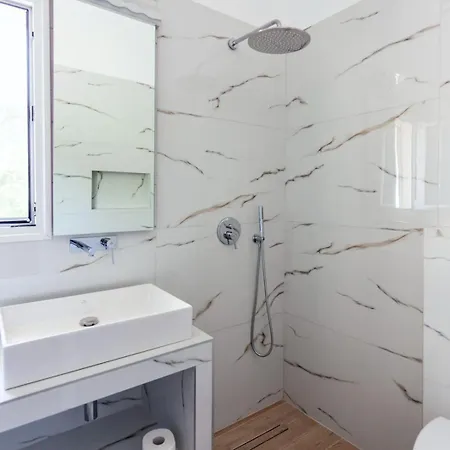 شقة Zacharias هيماري