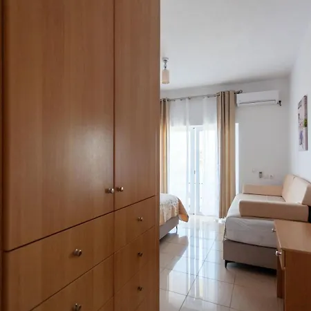 Zacharias Appartement Himarë