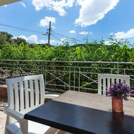 Apartment Zacharias Himare